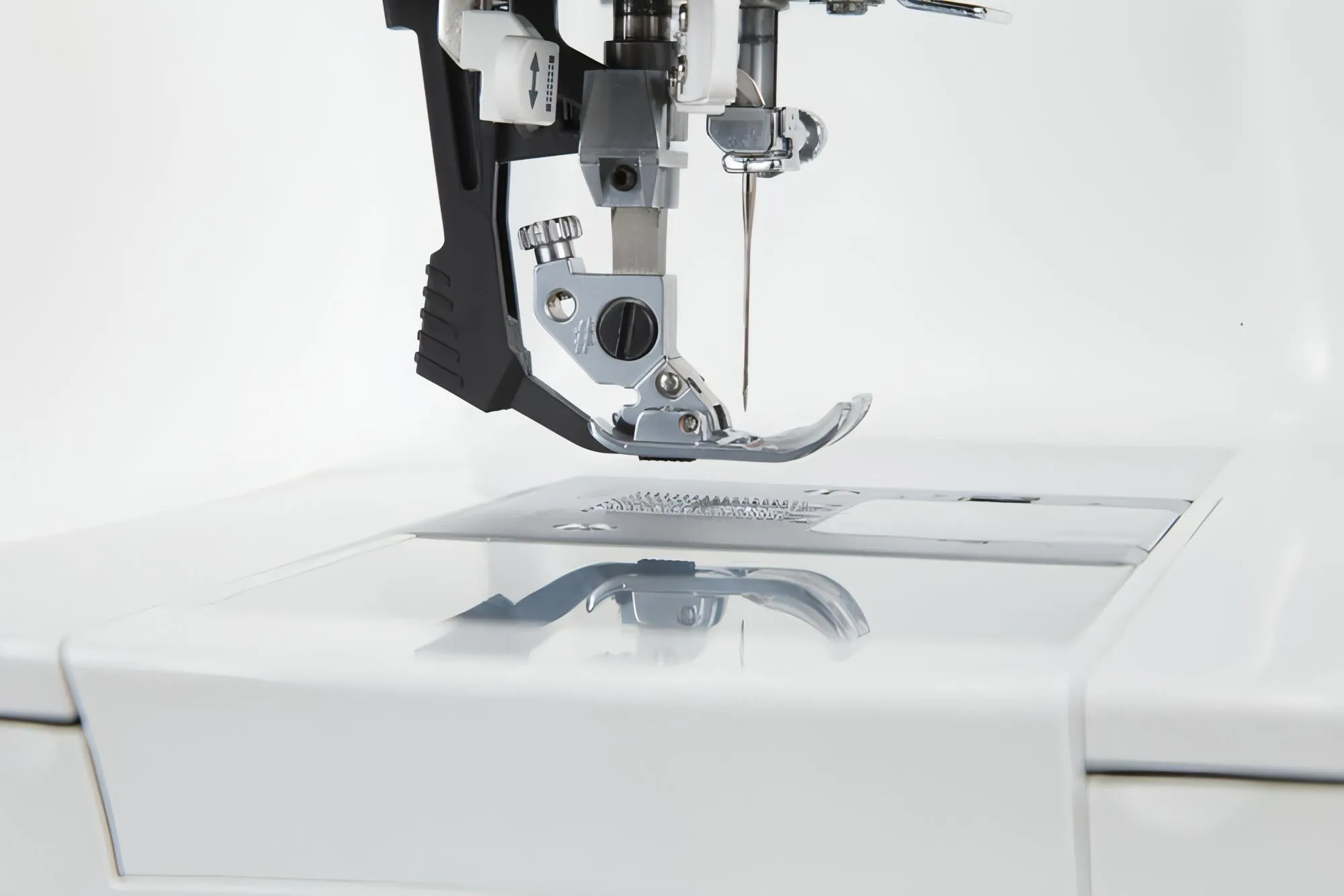 Singer Featherweight C240 Sewing Machine with Pro Dual Feed Sewing