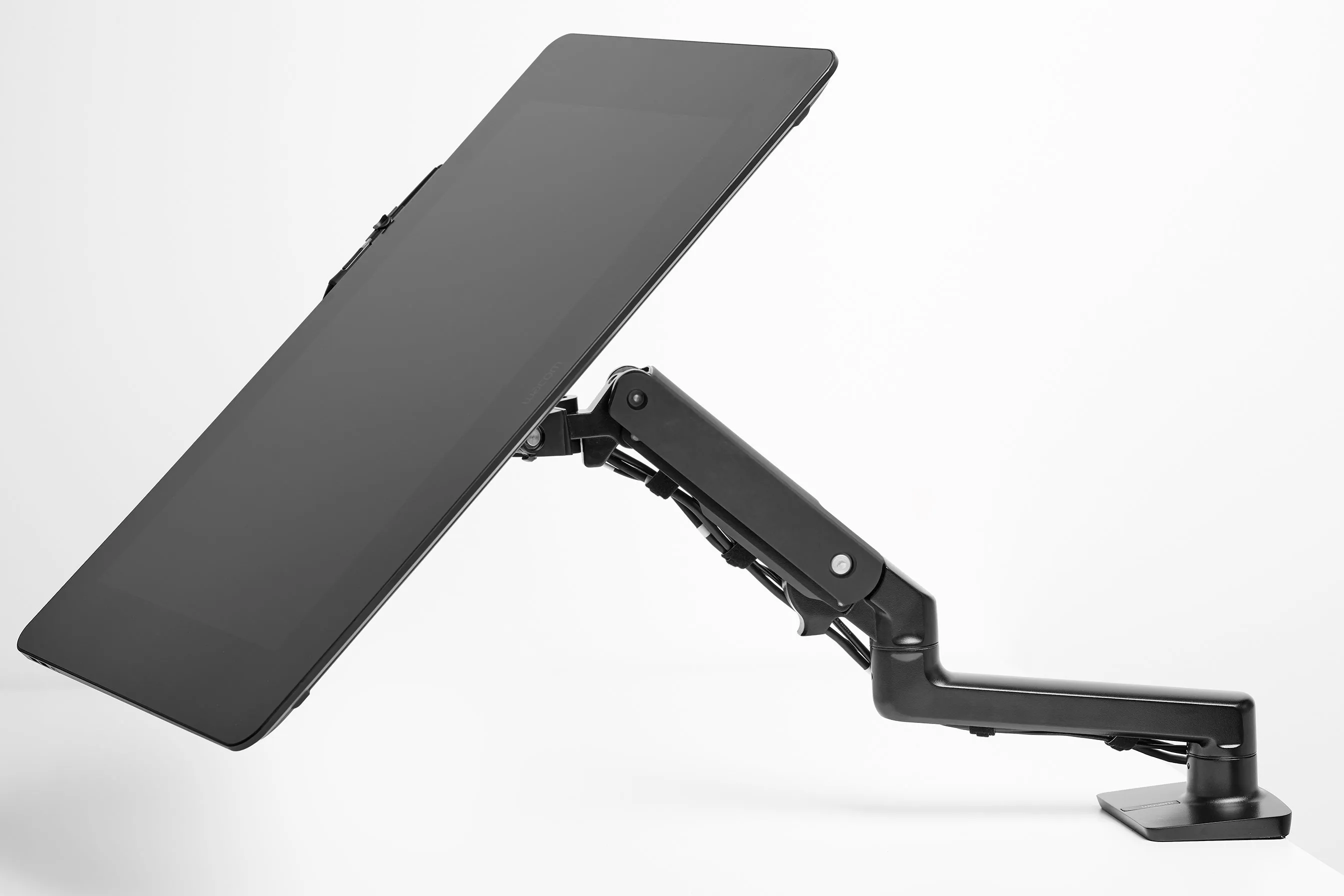 Wacom Cintiq Pro 24inch Pen Display   Flex Arm Bundle DTK2420K0